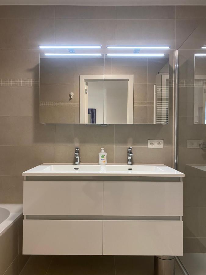 Lichtrijk 2-Slaapkamerappartement Met Zeezicht En Gratis Parking Ostende Exterior foto